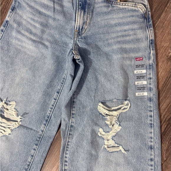 Levi's Women's Light Blue Straight Leg Jeans - Picture 2 of 4